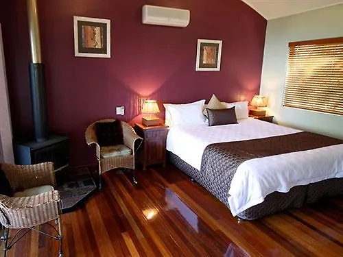 Maleny Terrace Cottages Motel